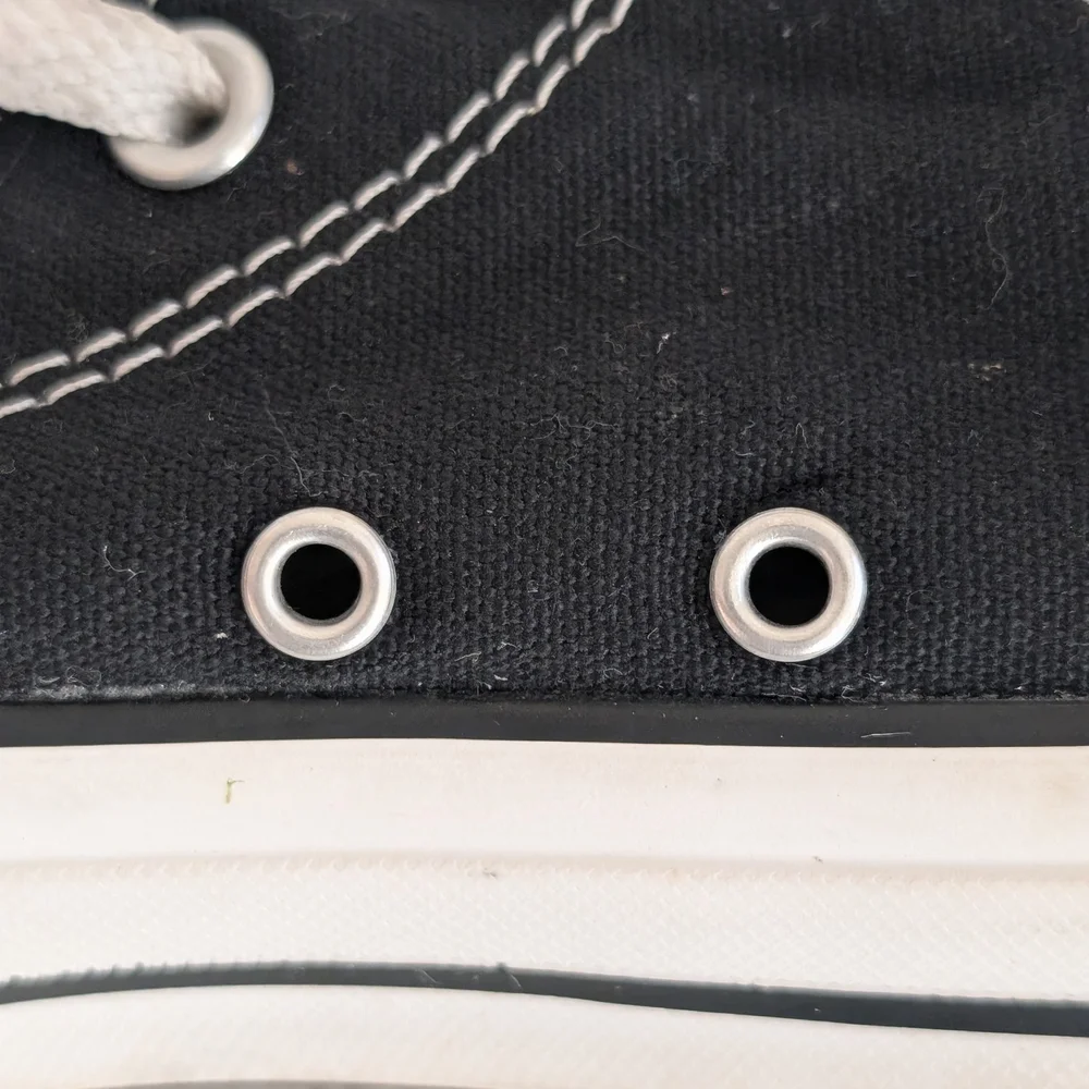 Great Condition: Converse Chuck Taylor All Star Women 6/Men 4